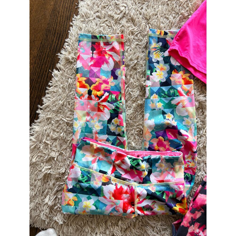 Women’s workout sets - Picture 3 of 4
